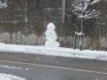 毎日、雪との戦いですが近所の子供達が作ってくれた芸術雪の像？？